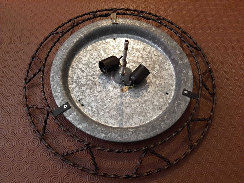 Ceiling Lamp in Good Condition425563652401418241