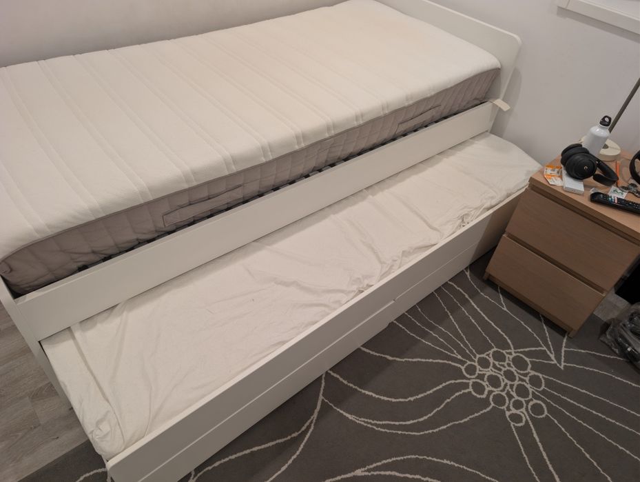 Cama de solteiro com extra e arrumação