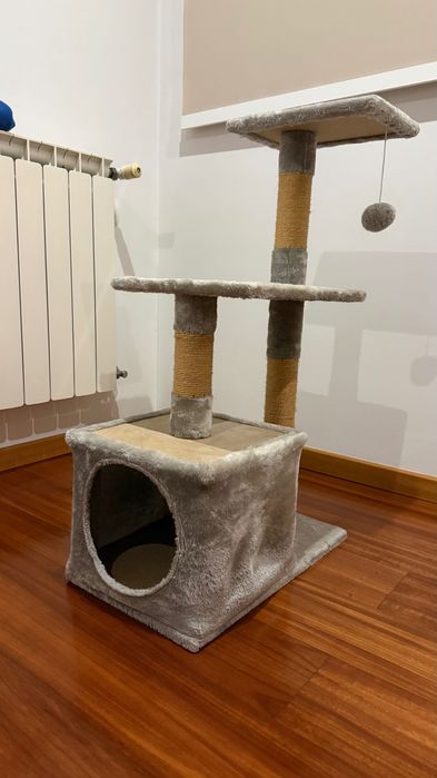 Arranhador árvore gato