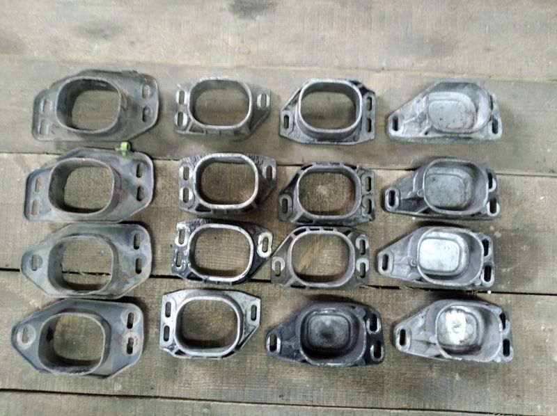 Кронштейн подушки опоры двигателя передней VW Passat B5 Audi A4 A6