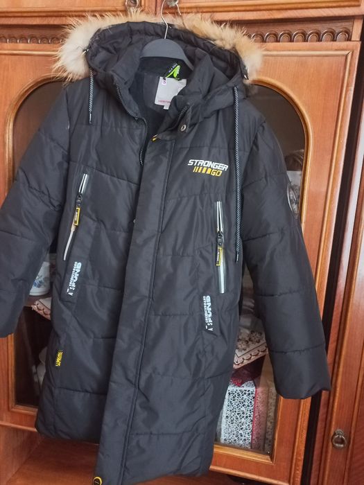 Продам дитячу, теплу куртку на ріст 146