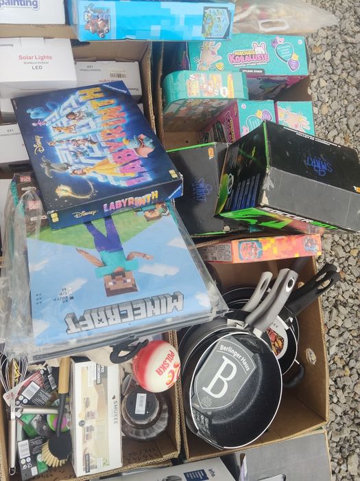 Dom zabawki gadżety szkoła karton mix bananowiec