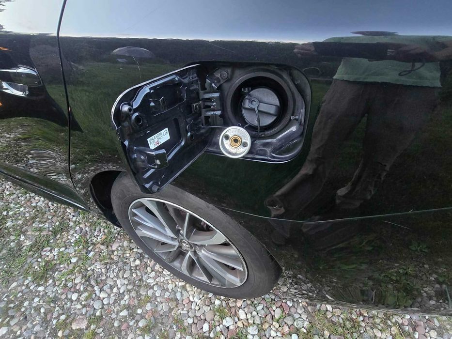toyota avensis 2016