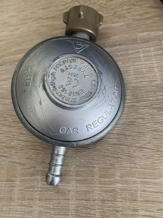 reduktor gazu propan (model Type 570 marki Delta) o ciśnieniu roboczym 37 mbar