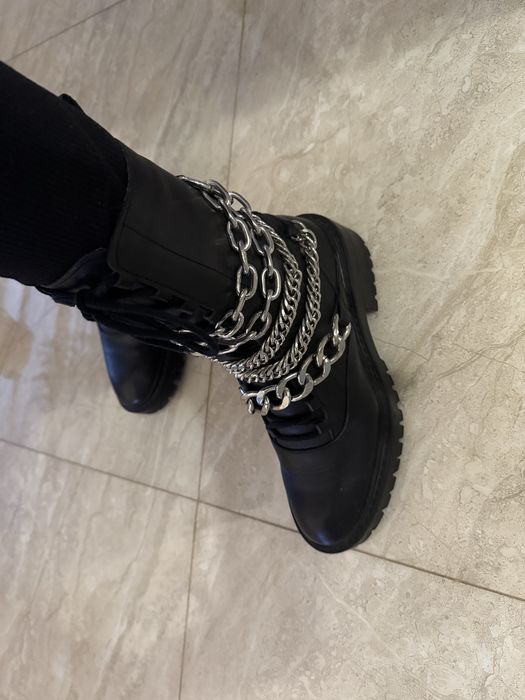 Шкіряні чоботи Zara