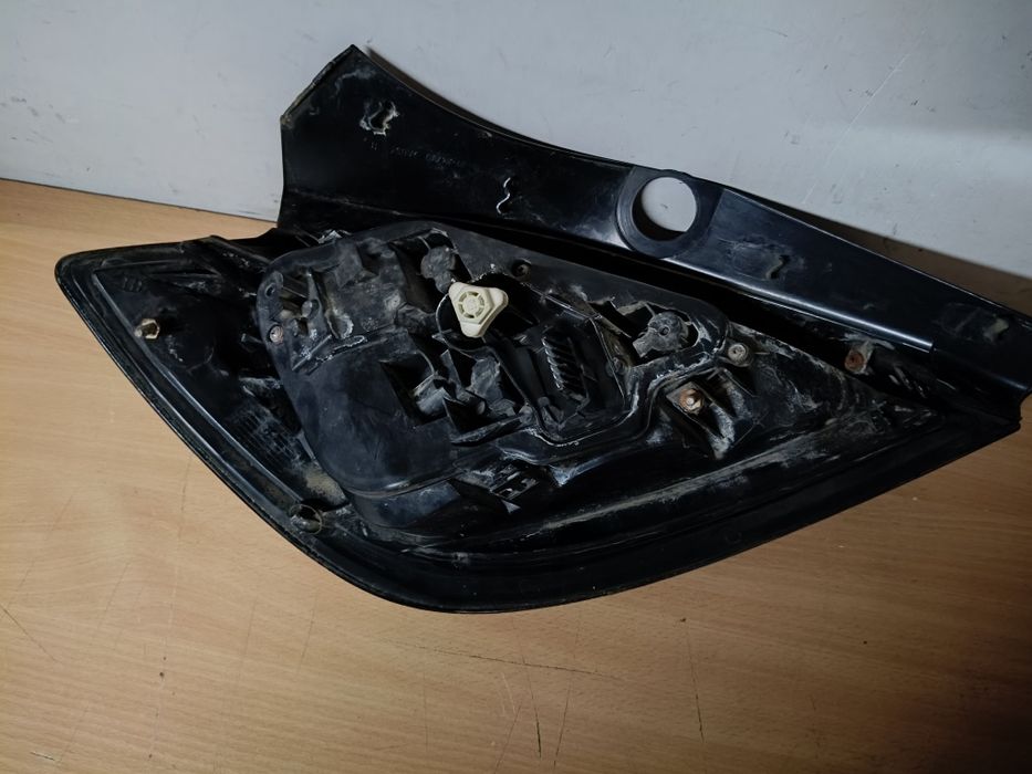 Opel Astra H hb 5drzwi lampa prawy tył