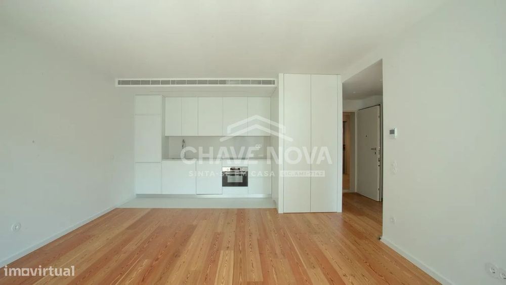 T1 com Vista Mar, Varanda, Garagem, Excelentes Comodidades AR/04947-TP