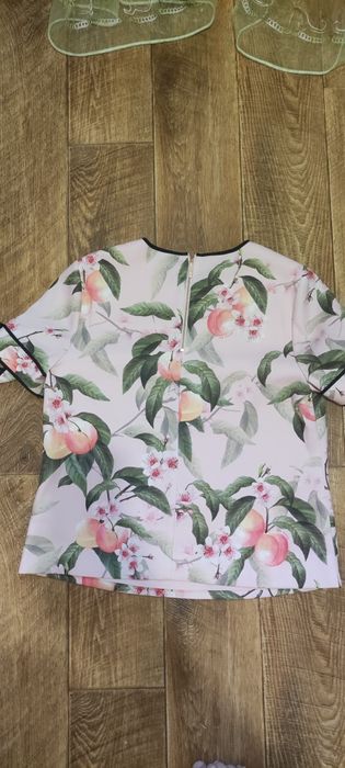 Кофта з бантами  TED Beker з яскравим принтом .