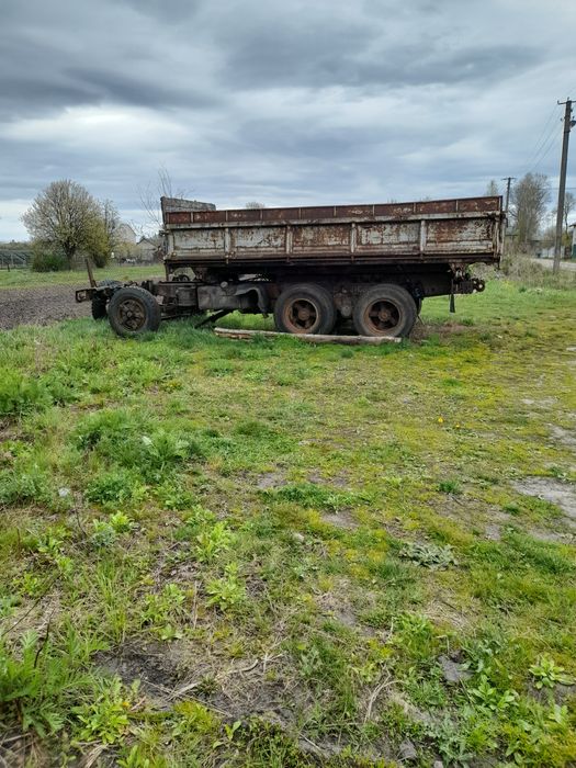 Камаз самоскид,без кабіни і двигуна.