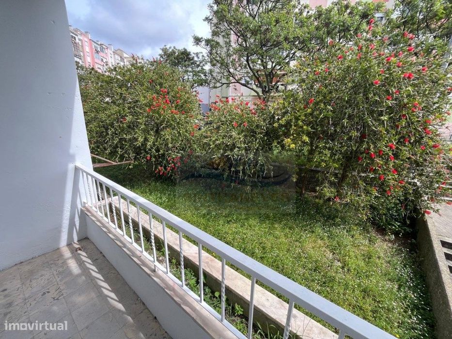 Completely renovated T3 apartment in Falagueira with 2 bathrooms, 1 en-suite...