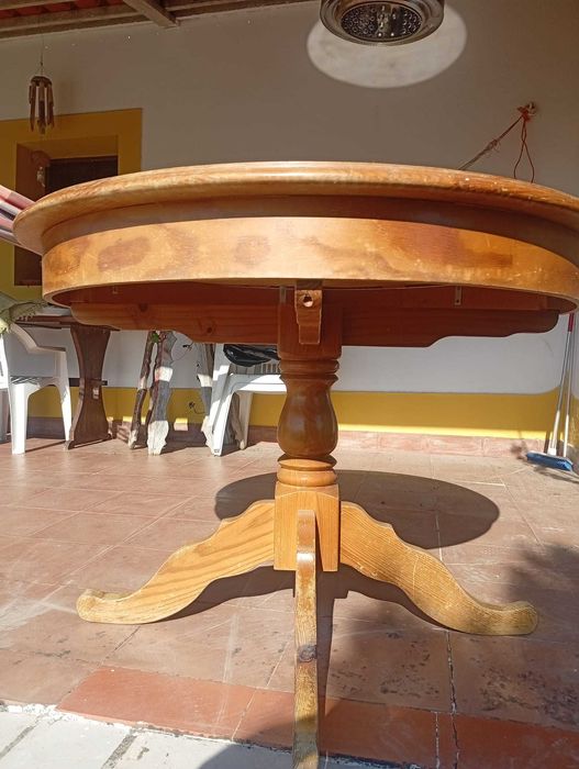 Mesa redonda em Pinho Maciço e vidro com 4 cadeiras