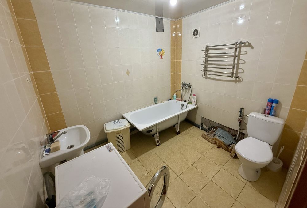 Продається 3-кімнатна квартира з індивідуальним опаленням. Центр міста