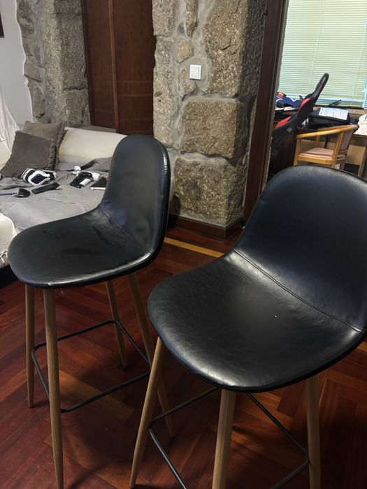 Mesa alta e 4 cadeiras