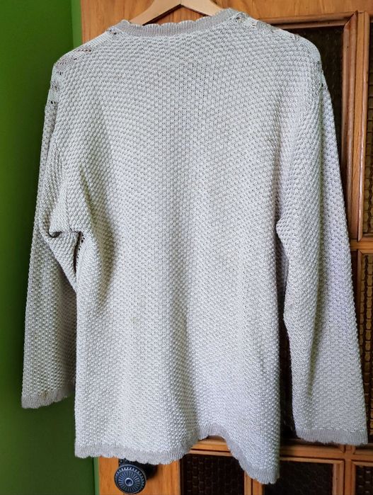 Damski sweterek zapinany – ażurowy, klasyczny styl, beż