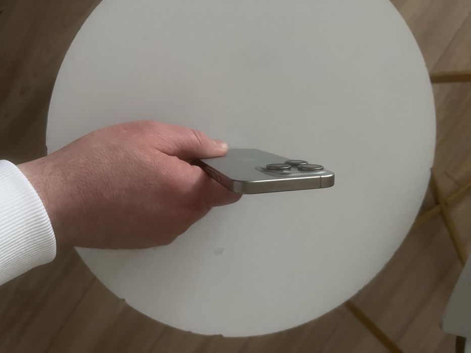 Iphone 15 pro 128 gb natural jak nowy gratisy