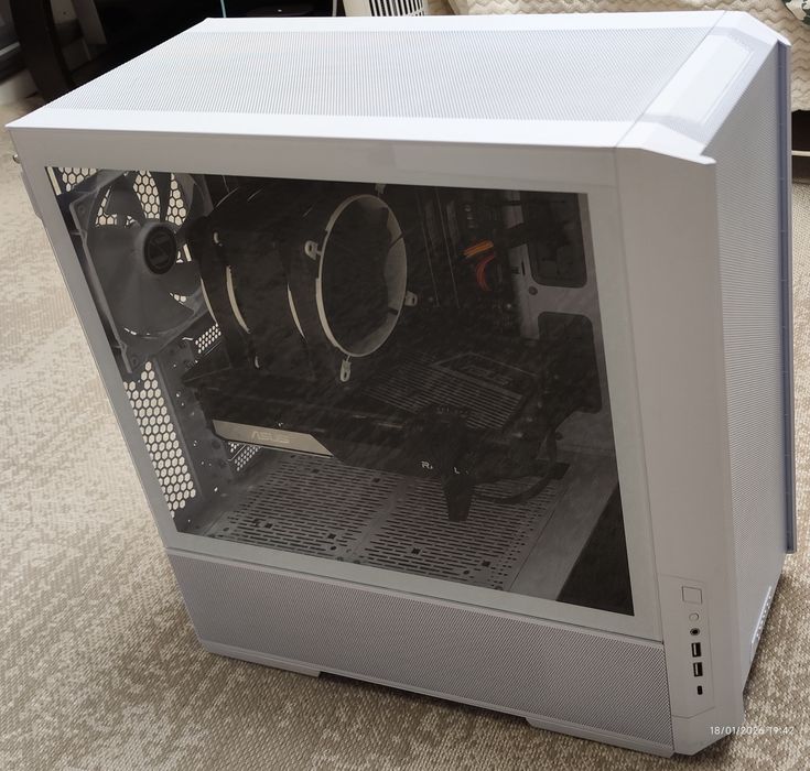 Vendo setup gaming completo: desktop gaming potente + monitor