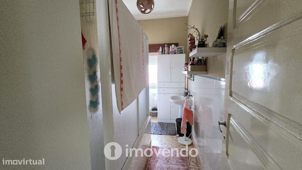 Prédio urbano, com três T4 e garagem, em Asseiceira, Tomar