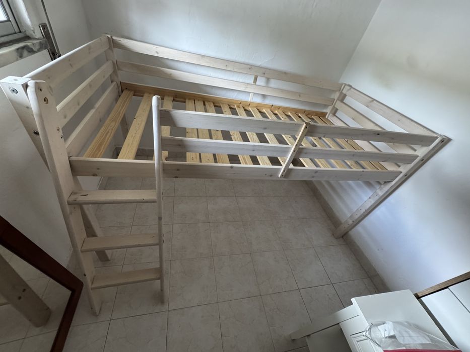 Cama de crianca com escada