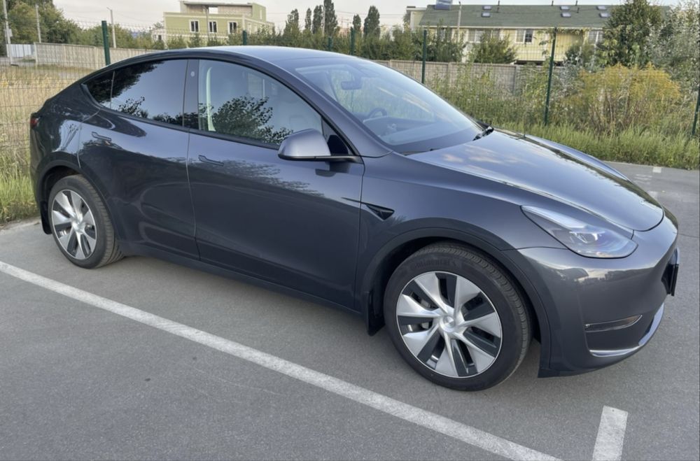 Tesla Y 7 місць  опюренда  для таксі 480 км