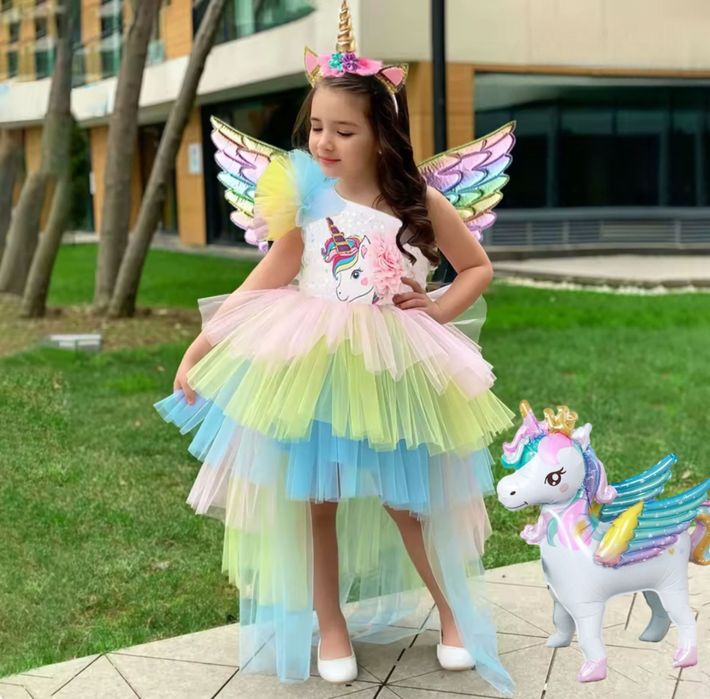 Ошатна сукня на дівчинку з аксесуарами  та надувним Единорігом