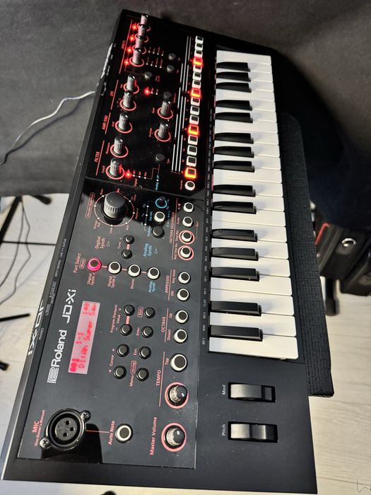 Синтезатор Roland JD‑Xi (аналог+цифра)