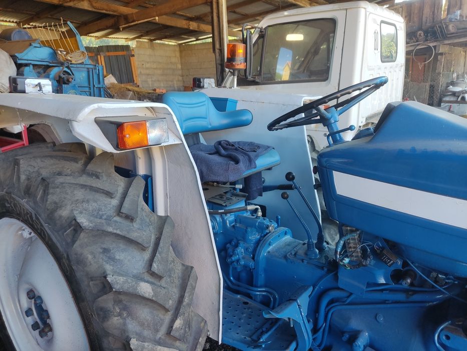 Trator Ford 2600 impecável