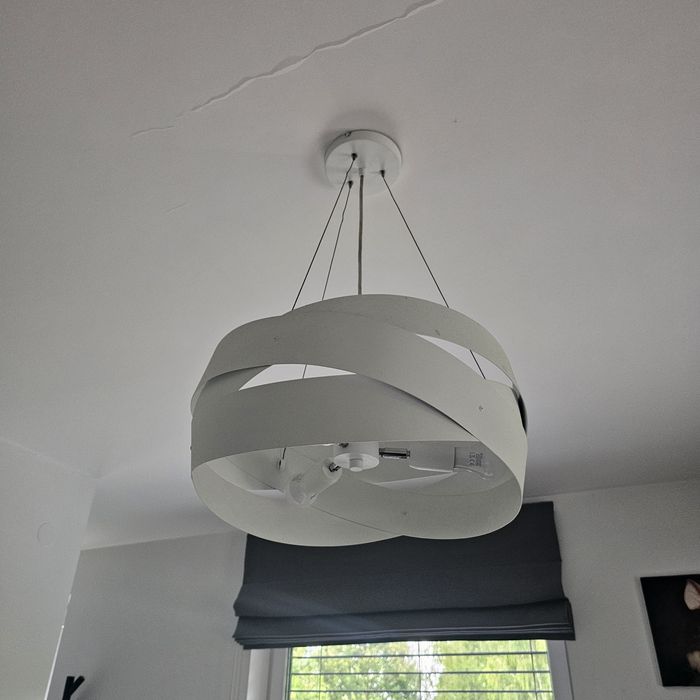 Lampa sufitowa biala