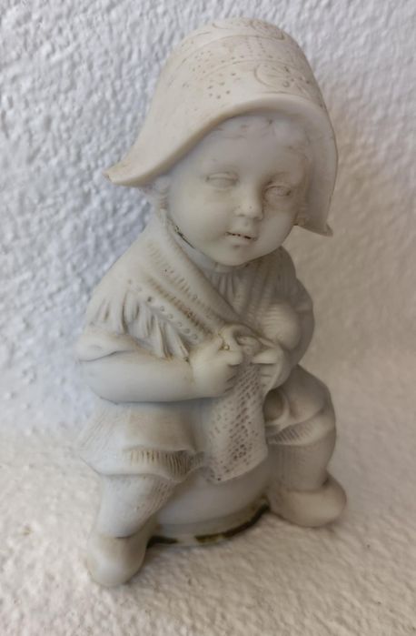 Paliteiro biscuit Germany com colagem no pescoço