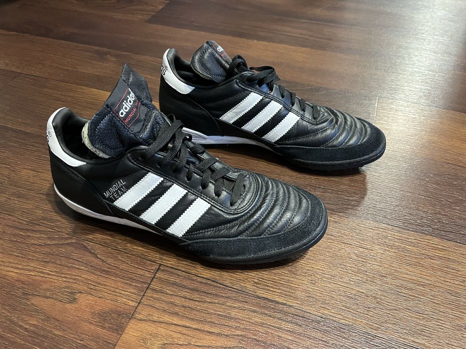 Футбольні «сороконіжки» б/у