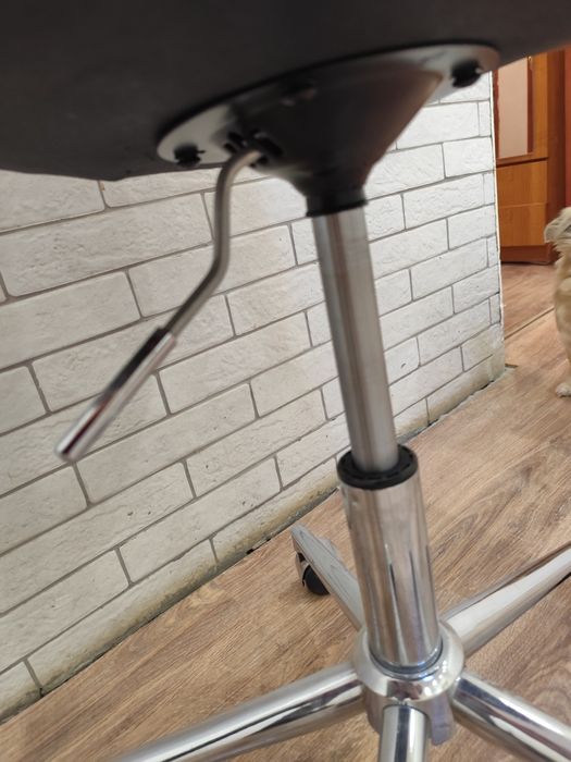 Продам стілець .для облаштування комп'ютерного місця.