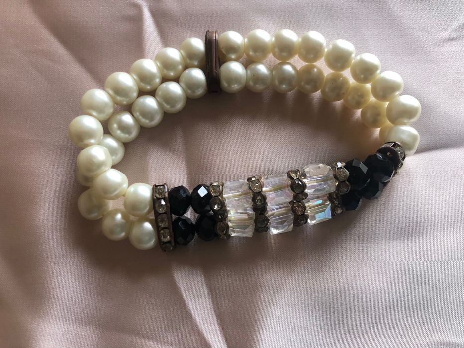 Pulseira fora do vulgar em madre pérola e pedras