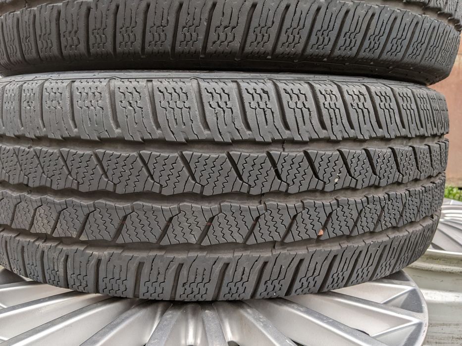 Зимній CONTINENTAL 215 60 17C протектор 80%