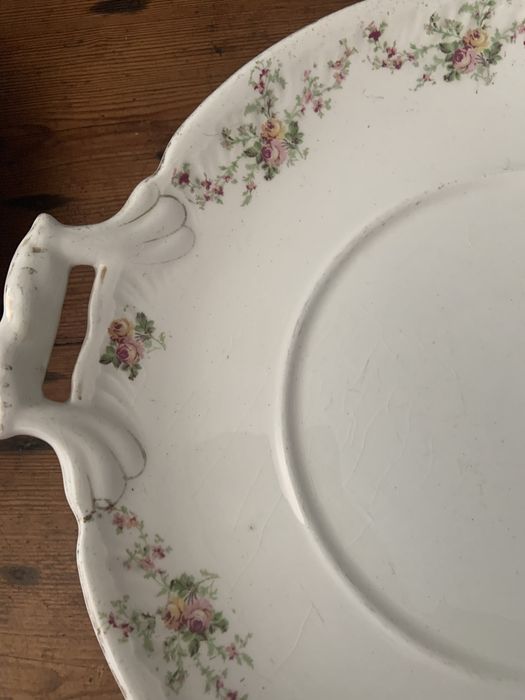 Vintage Terrina muito antiga com  prato igual