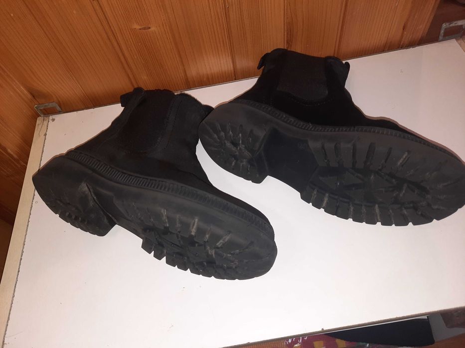 Buty damskie zimowe jesienne 3/4 Lasocki czarne zamszowe 36 ładne