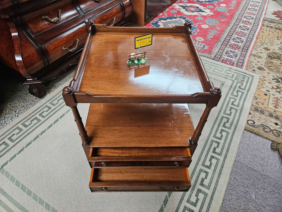 Móvel de apoio, quadrado, em madeira - Muito bom estado