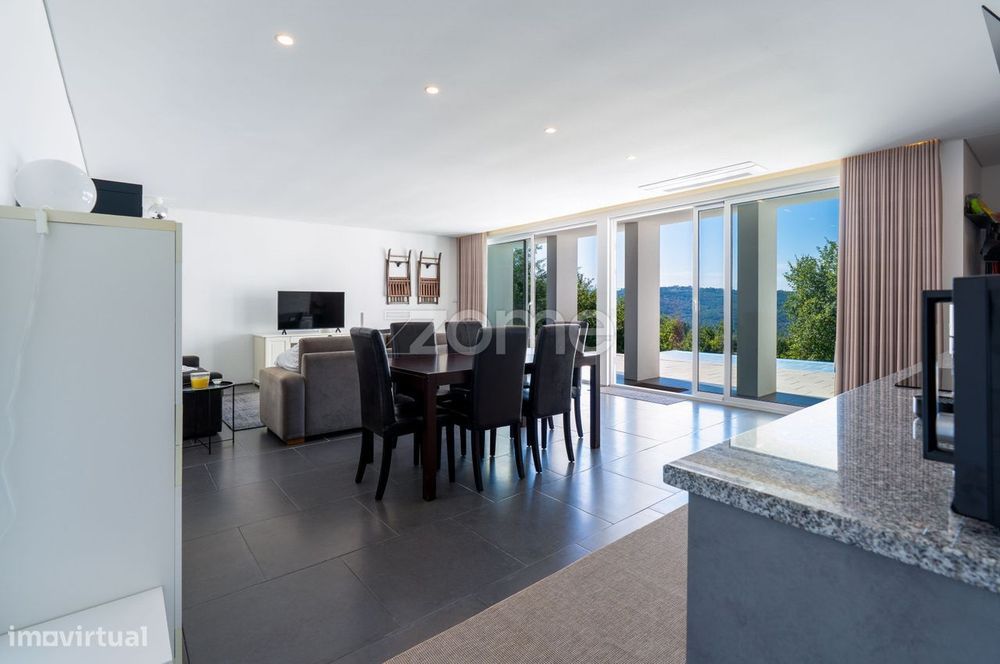 Casa T3 com piscina e vinha em Penalva do Castelo