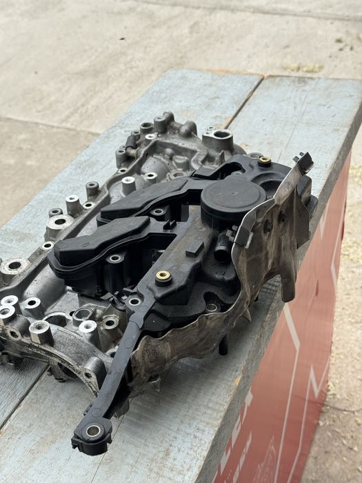 Продаю клапаную крышку рено трафик