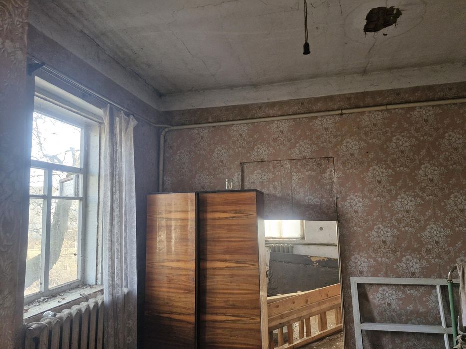 Продається 1/2 житлового будинку з ділянкою 10 соток та маленьким пруд