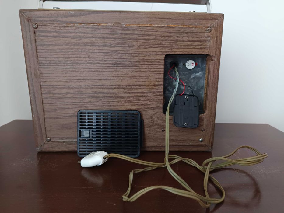 Gira disco e rádio de mala