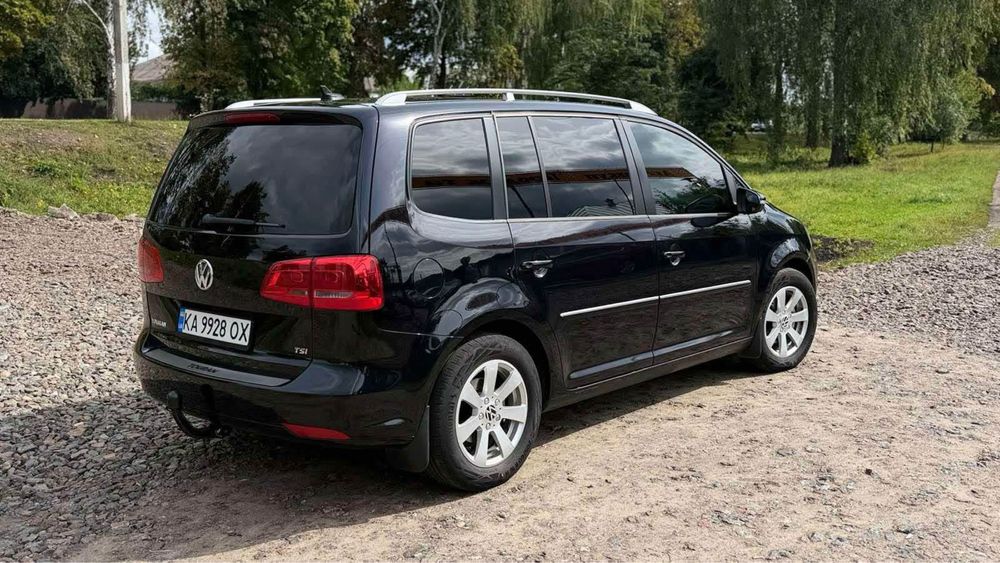 Машина Volkswagen Touran