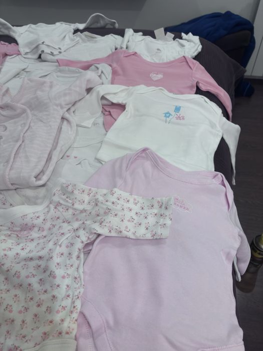 Lote roupa bebé menina 9–12 meses – 20 bodies + babygrow