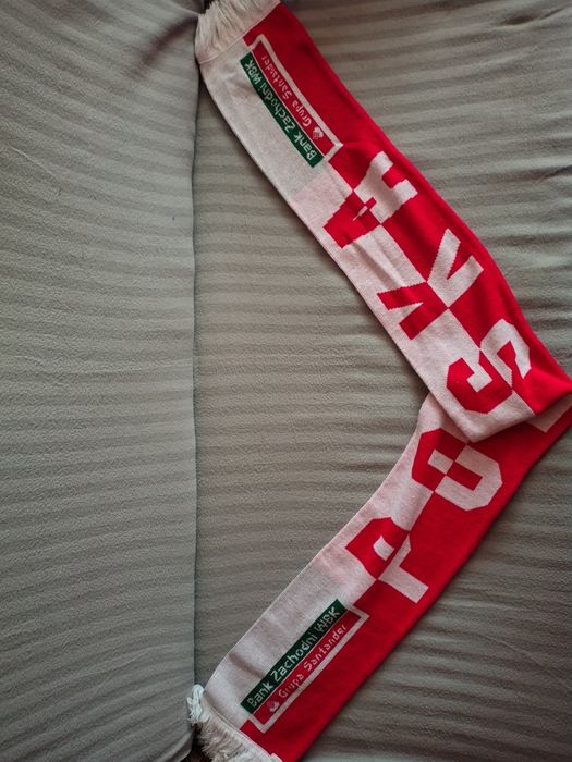 Szalik reprezentacji Polski z logo WBK bank na mecze