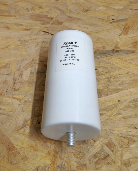 Kondensator elektrolityczny Kemet PEH169UV447CQB9