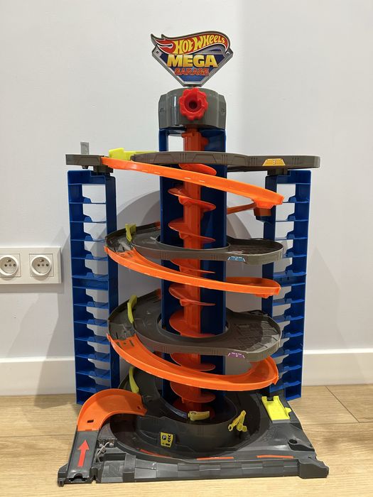 Hot Wheels Mega Garage