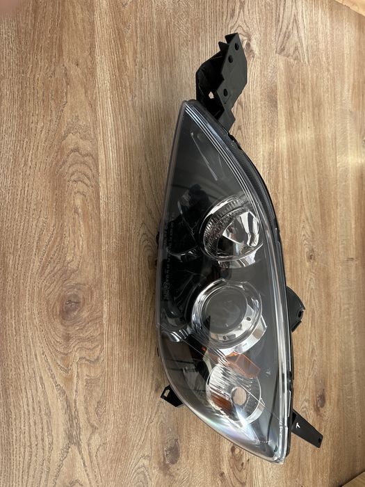 Lampa mazda 3 2006