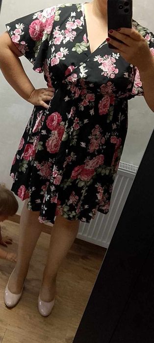 Sprzedam sukienkę 4 Xl