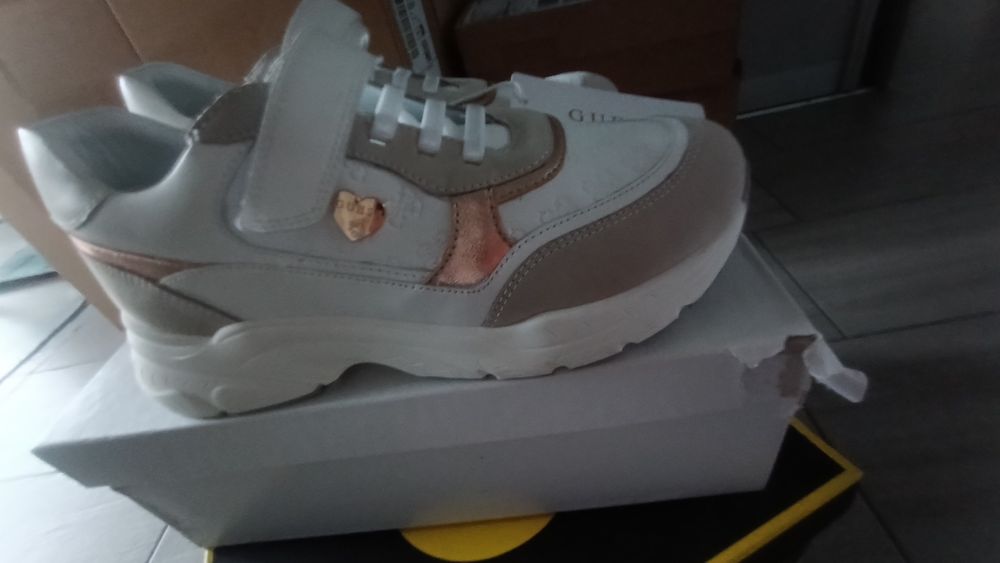 Guess buty skórzane 37