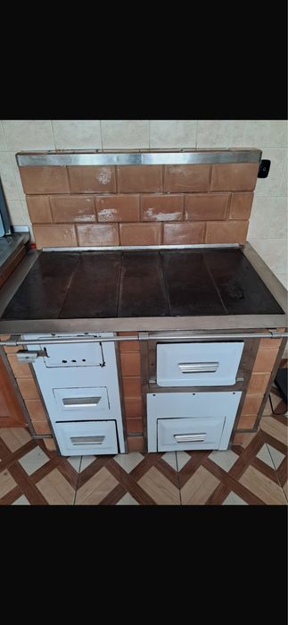 Piec kaflowy z blachami i podkową