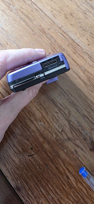 Maquina fotográfica digital DESLIGADA Samsung ST30 roxa