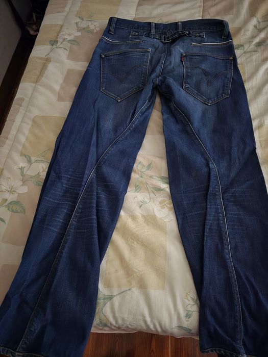 Dois pares calças levis engineered originais em bom estado